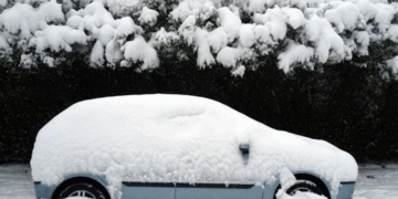Сугробы и автомобили