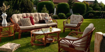 Садовая мебель в оформлении участка