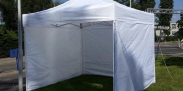 Преимущества аренды тентов