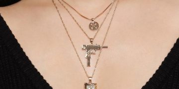 Выбираем модную ювелирную подвеску: что сегодня на пике популярности?