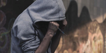 Как разоблачить наркомана в обществе и что с ним делать