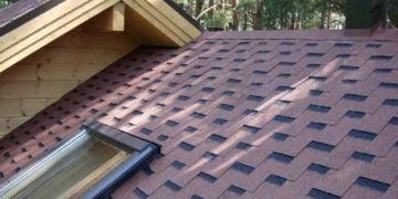 Битумная черепица: достоинства и этапы монтажа