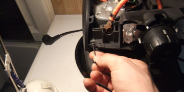 Почему протекает кофемашина и как устранить протечку