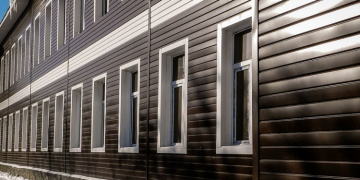 Технология укладки металлосайдинга для фасада и его достоинства