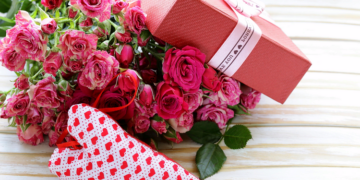 Квіти для дівчини: різновиди, переваги та поради щодо вибору