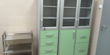 Медицинские шкафы: разновидности, требования и выбор