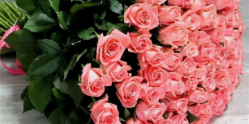 Идеи оформления букетов из роз и их достоинства