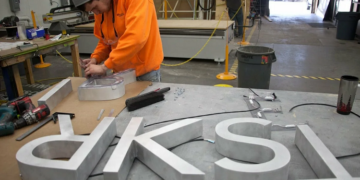 Изготовление наружной рекламы: правила и советы