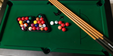 Преимущества приобретения детского бильярда для дома