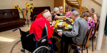 Дом престарелых: достоинства, особенности и требования