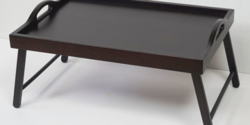 Деревянный столик-поднос для завтрака: идеальный сюрприз для любимого человека