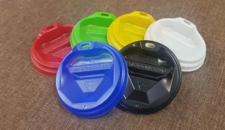 Оглядова стаття про кришки для паперових склянок від УкрТопПласт