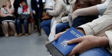 Іноземна компанія для українців за кордоном: можливість жити з родиною і працювати без обмежень