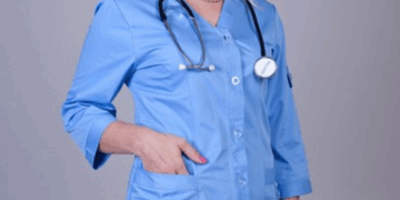 Особливості вибору медичного спецодягу та основні переваги