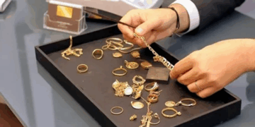 Сдача золота в ломбард: что нужно знать и правила
