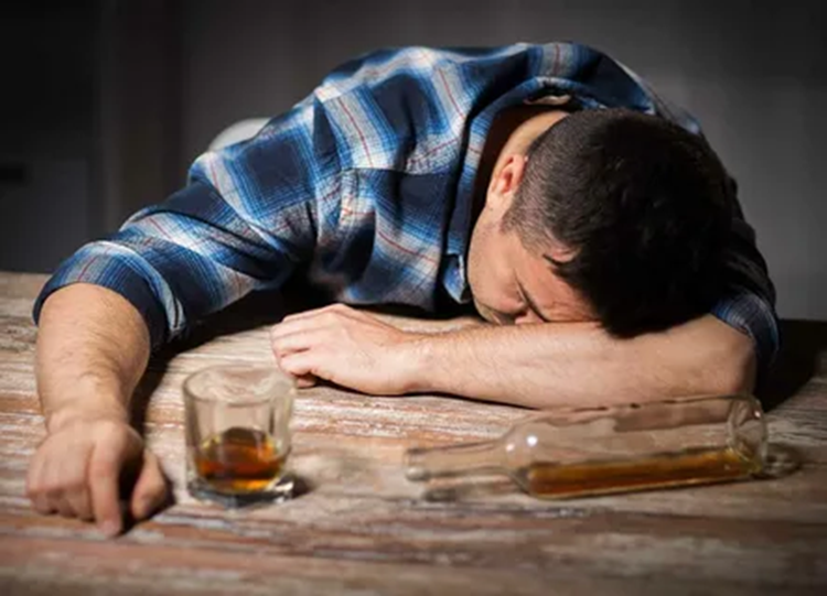 Как помочь человеку при запое и несколько рекомендаций