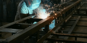 Сварка металлоконструкций: что влияет на прочность и долговечность изделий