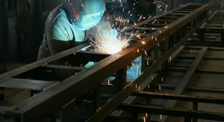 Сварка металлоконструкций: что влияет на прочность и долговечность изделий