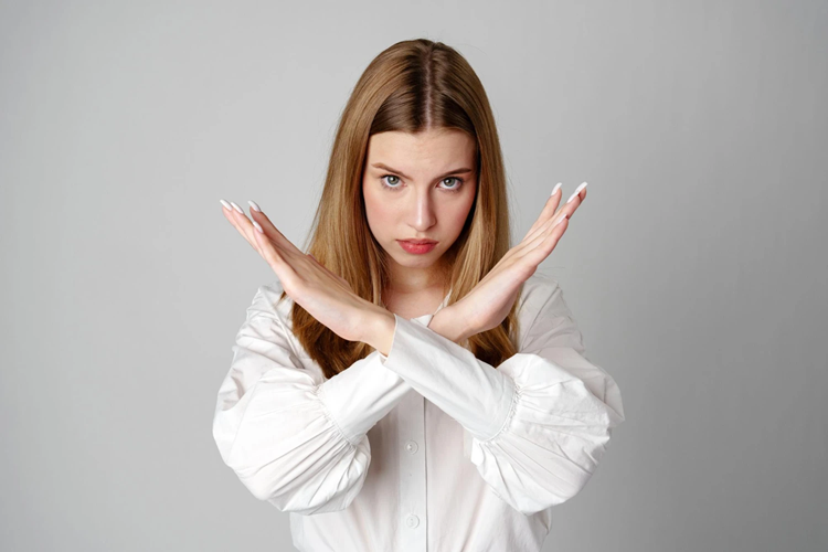 Мизогиния: происхождение, формы и влияние на общество