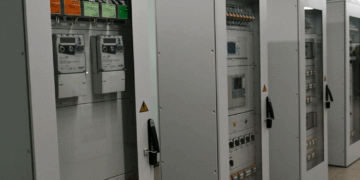 Сучасні релейні шафи: перехід від класичних до цифрових рішень