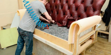 Полное руководство по перетяжке дивана: технология, правила и советы по выполнению