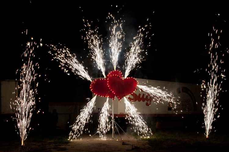 Оригинальные идеи для необычного поздравления подруги с праздником