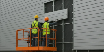 Преимущества и этапы монтажа линеарных панелей для фасада зданий